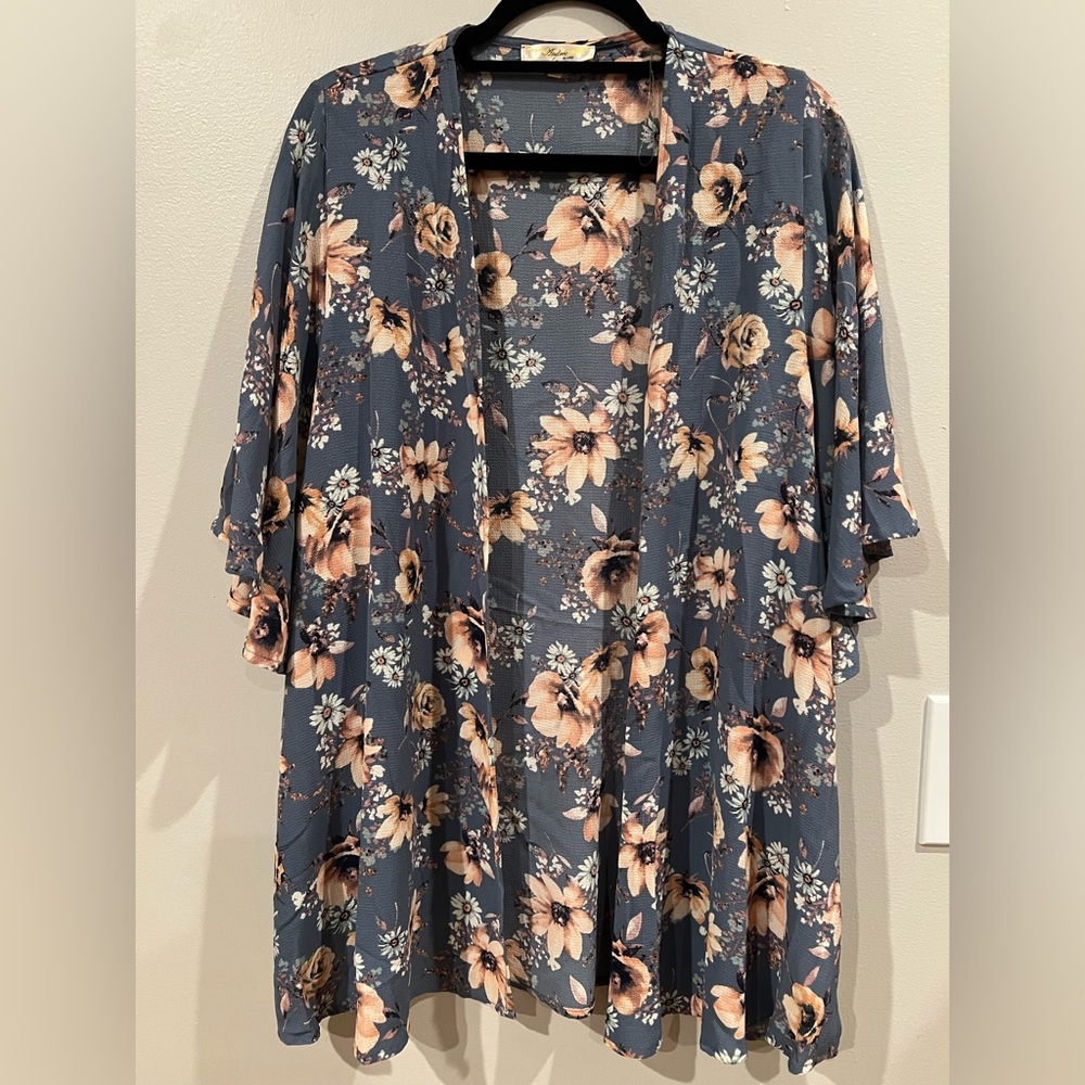 Andree by Unit Blue with Floral Print Kimono Size Small